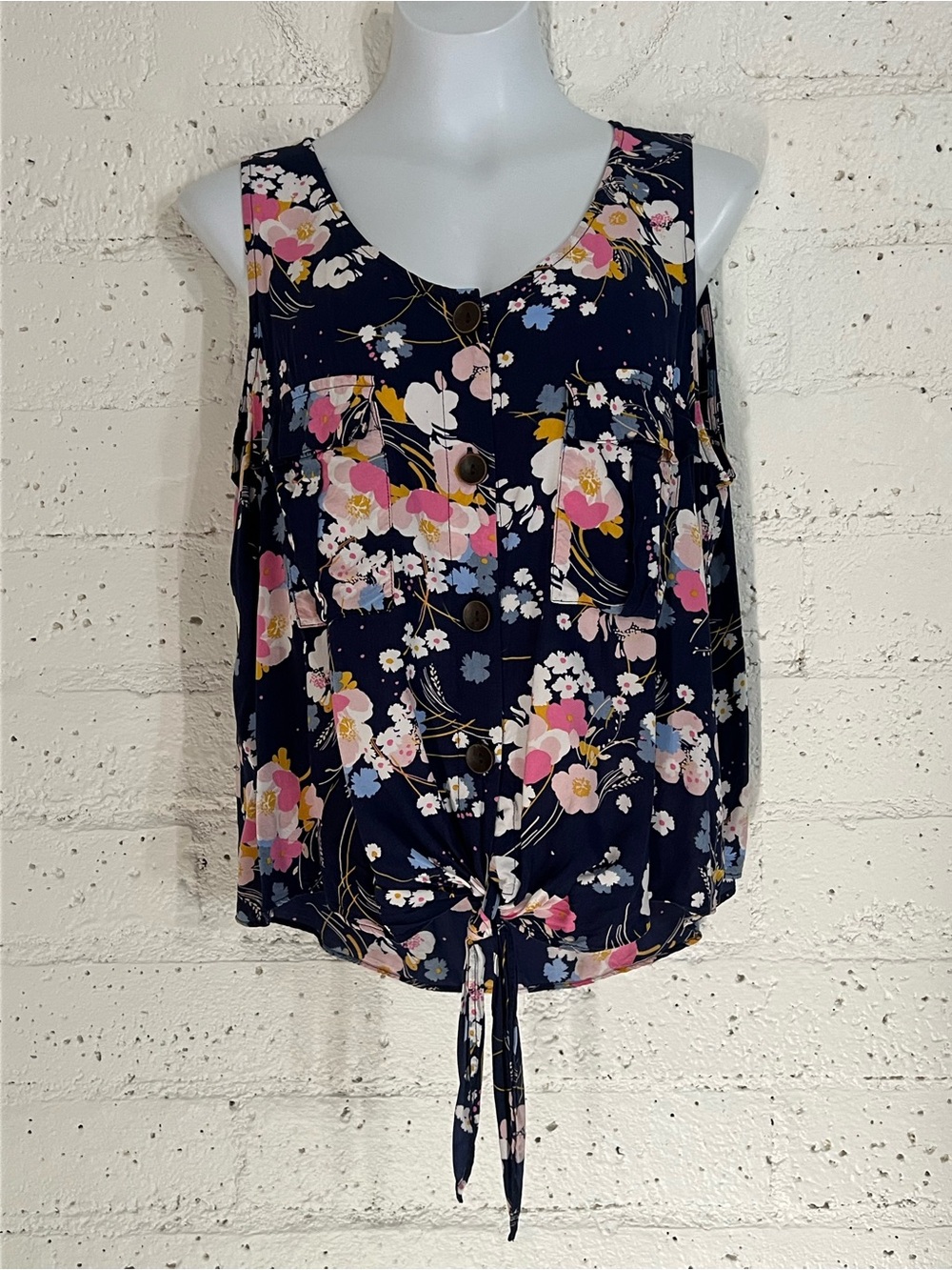 a.n.a. Womens Top XL Blue Floral Sleeveless Button Tie Front Hem Rayon B19